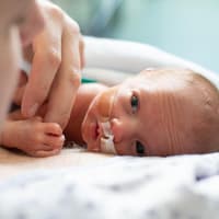 Eine Frühgeburt verlangt der ganzen Familie einiges ab. Frühchen im Brutkasten