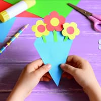 Einladungskarten für den Kindergeburtstag selber basteln Gebastelte Einladungskarte mit Blumen