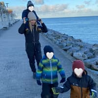 Mama im Matschanzug Mama im Matschanzug