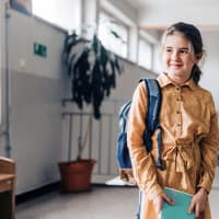 Grundschülerin freut sich. Grundschülerin freut sich.