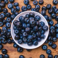Blaubeeren wurden wegen Verunreinigungen zurückgerufen. Blaubeeren in einer Schale.