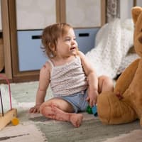 Das Bein des kleinen Mädchens ist von der Meningokokken-Erkrankung gezeichnet. Wie schwer die Folgeschäden sind, lässt sich auch heute noch nicht abschätzen.