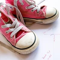 Kinderfüße richtig zu messen ist gar nicht schwer – man muss nur wissen, wie!