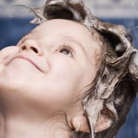 Unter der Dusche zu pinkeln, hat Vor- und Nachteile.