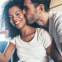 Der Schwangerschaftstest ist positiv – doch wann sollten Dritte von der frohen Botschaft erfahren?