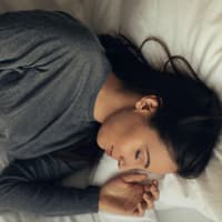 Die richtige Schlafposition in der Schwangerschaft ist wichtig.