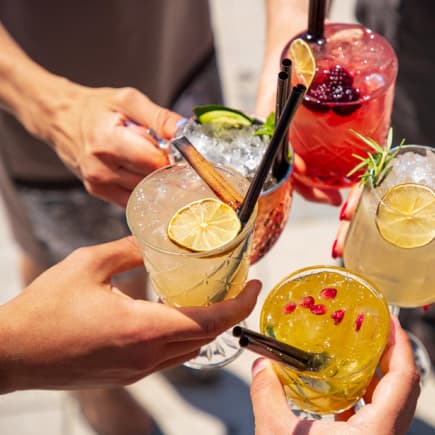 Wer schwanger ist oder noch stillt, der kann sich auch an leckeren alkoholfreien Cocktails erfreuen. Alkoholfreie Cocktails