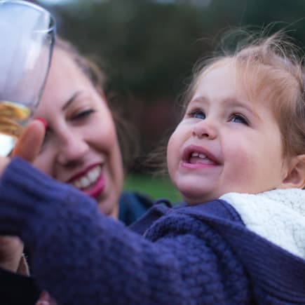 Dürfen Kinder alkoholfreien Sekt oder alkoholfreies Bier trinken? Dürfen Kinder alkoholfreien Sekt oder alkoholfreies Bier trinken?