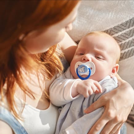 Ein Schnuller fürs Neugeborene Ein Schnuller fürs Neugeborene