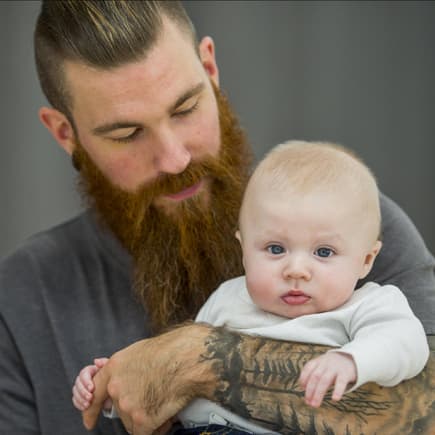 Hipster Vornamen Hipster Papa mit Baby