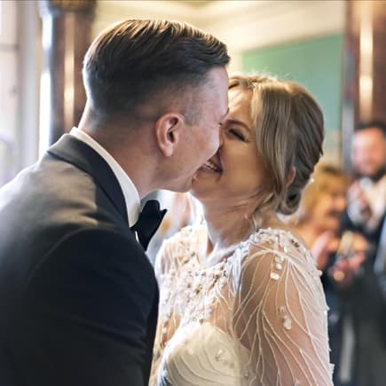 Glückliches Paar bei der Hochzeit. Glückliches Paar bei der Hochzeit.