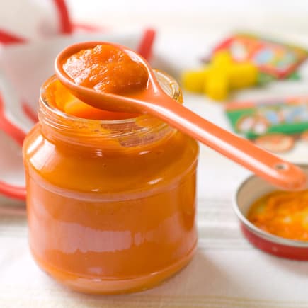 HiPP ruft Babynahrung zurück. Babybrei im Gläschen.