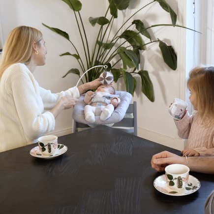 Ideal fürs Familienleben: Die Hochstühle Tripp Trapp (links) und Nomi (rechts). Ideal fürs Familienleben: Die Hochstühle Tripp Trapp (links) und Nomi (rechts).