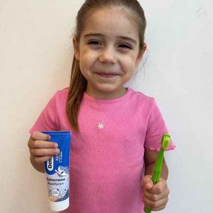 Dentinox Zahnpasta im Test. Dentinox Zahnpasta im Test.