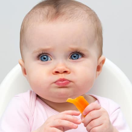Beim Baby-led Weaning bekommt das Baby Fingerfood statt Babybrei. Beim Baby-led Weaning bekommt das Baby Fingerfood statt Babybrei.