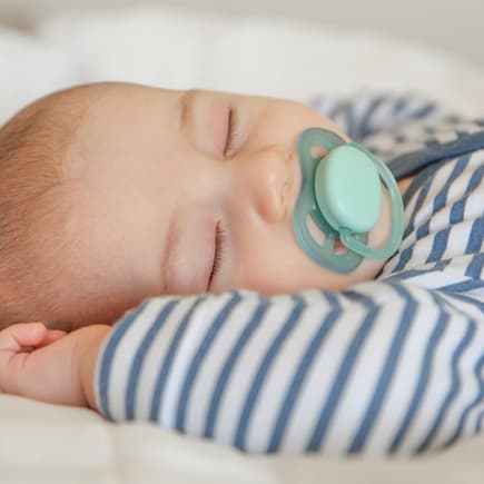 Der Schnuller ist für viele Babys ein großer Trost in der Nacht.