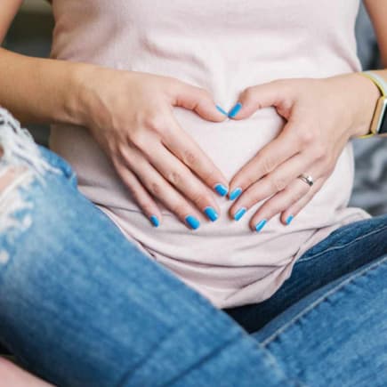 Lackierte Nägel sind hübsch anzusehen, aber auch für Schwangere und ihr Baby unbedenklich?