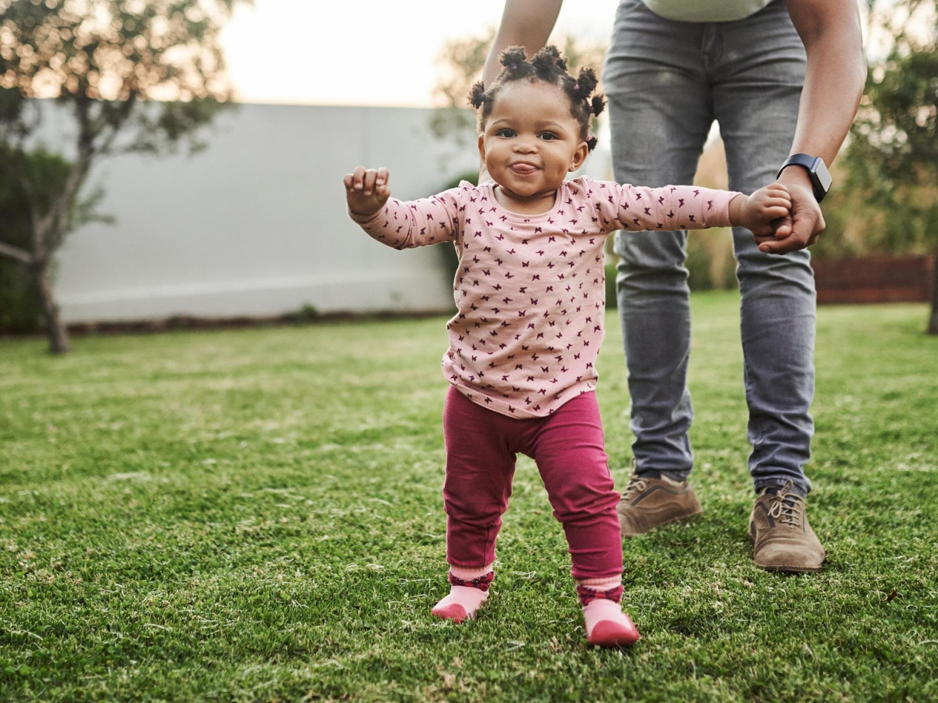 Wenn Babys laufen lernen Wenn Babys laufen lernen