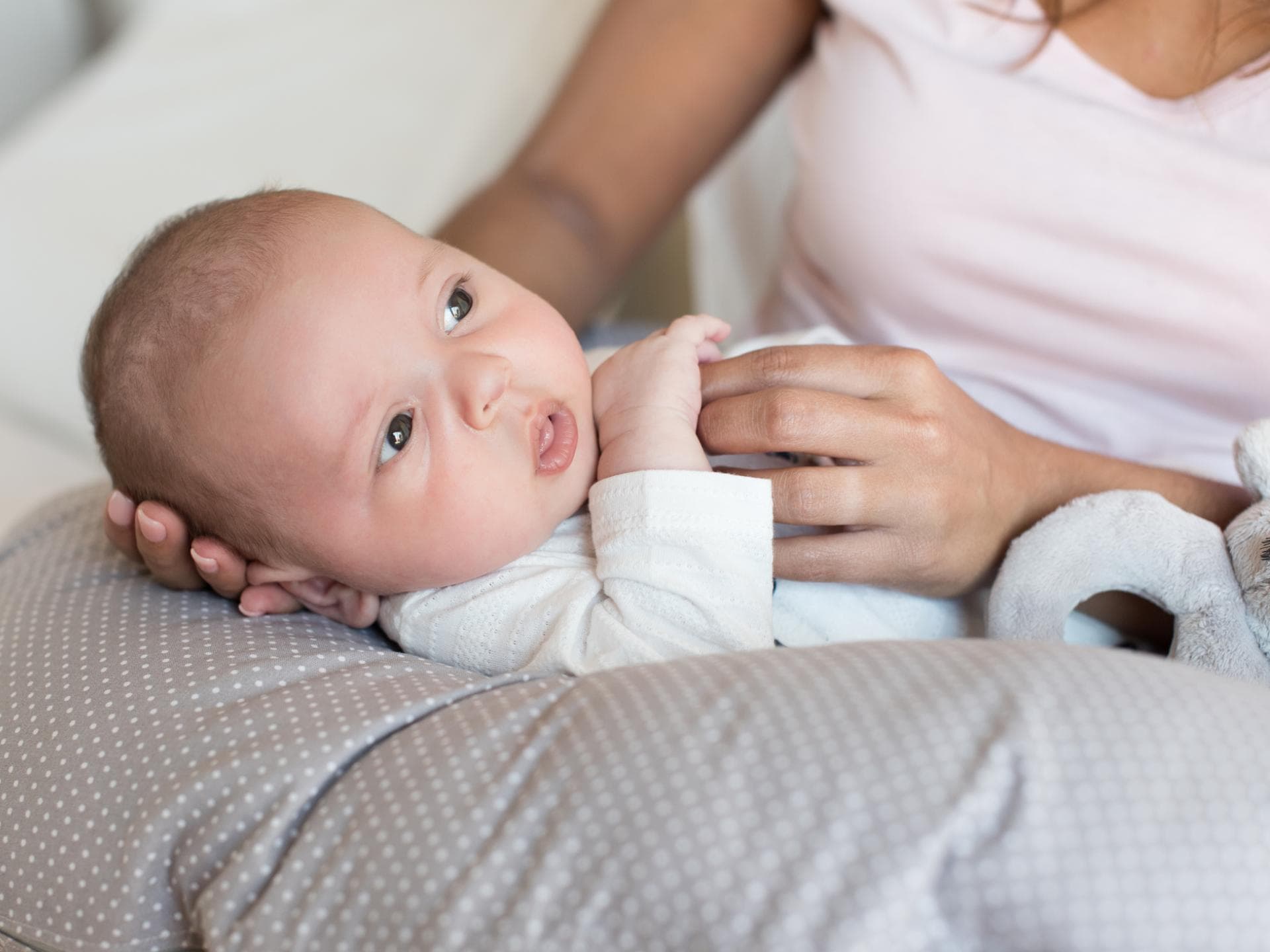 Stillkissen können das Stillen für Mama und Baby erleichtern Stillkissen können das Stillen für Mama und Baby erleichtern