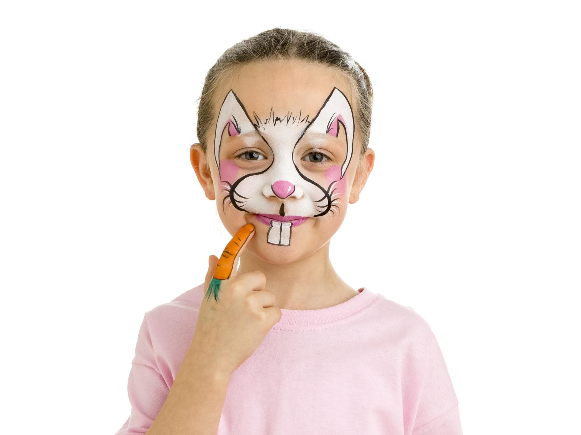 Dieses süße Hasen-Make-up könnt ihr selber schminken. Ein junges Mädchen, das als Hase geschminkt wurde