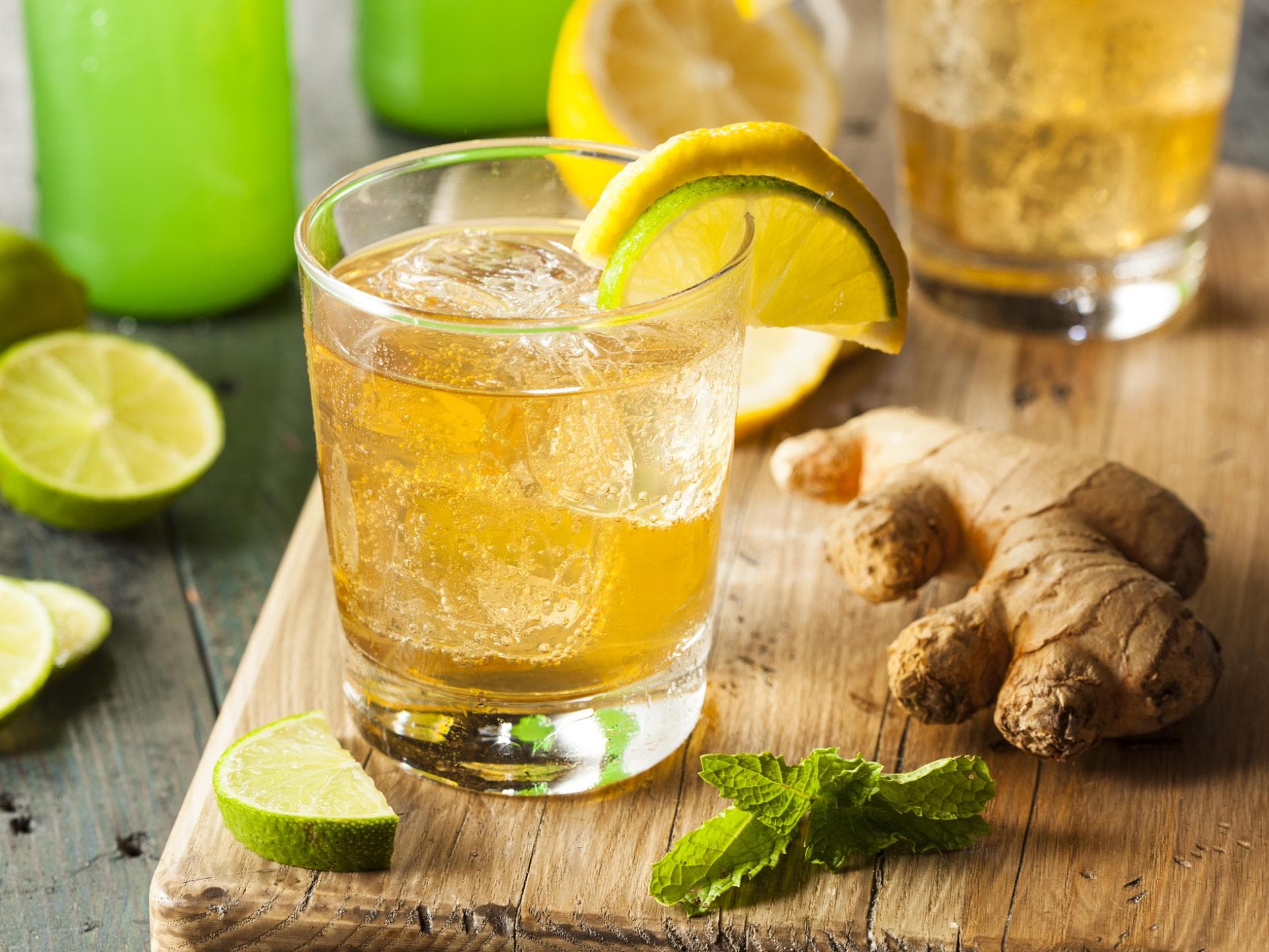 Ginger Ale schmeckt vielen Menschen. Ginger Ale mit Ingwer und Limette.