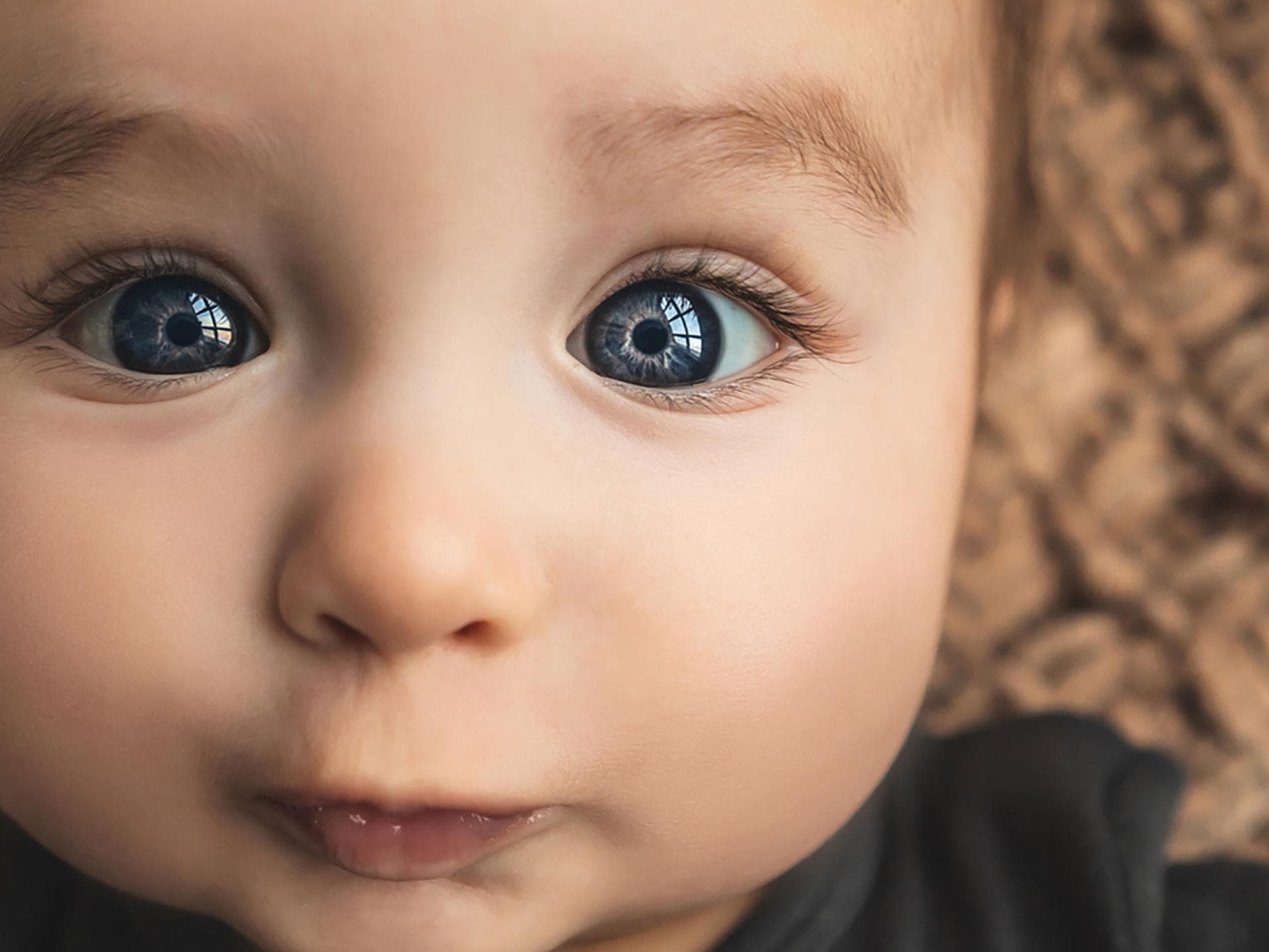 Die Augenfarbe der Babys entscheidet sich erst mit ungefähr zwei Jahren.