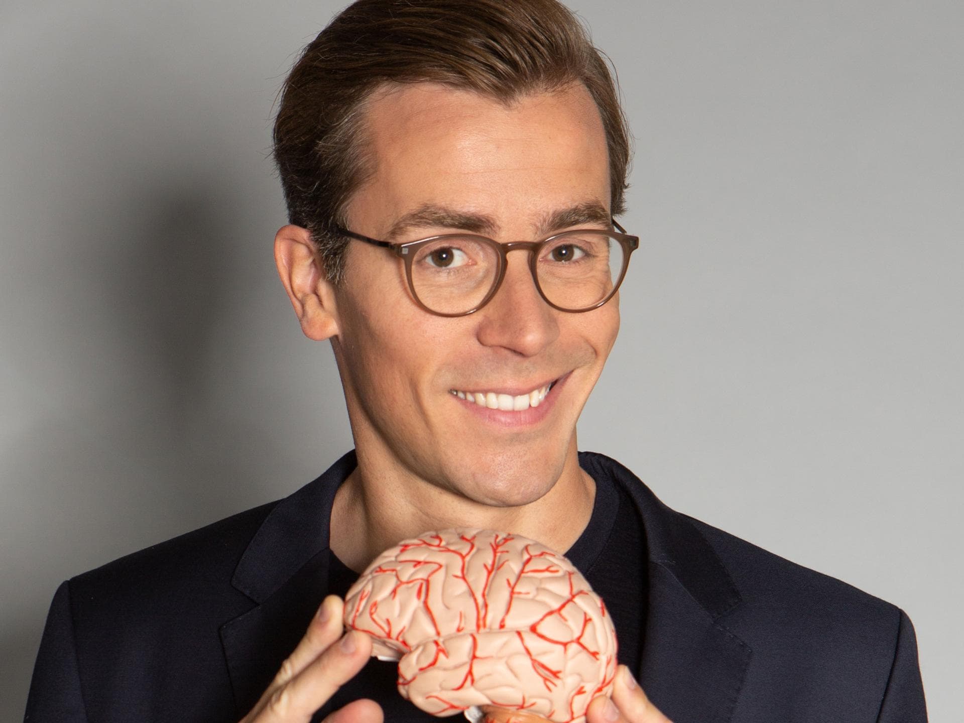 Dr. Johannes Wimmer gehört zu den bekanntesten TV-Medizinern. Ein Porträt von Dr. Johannes Wimmer.