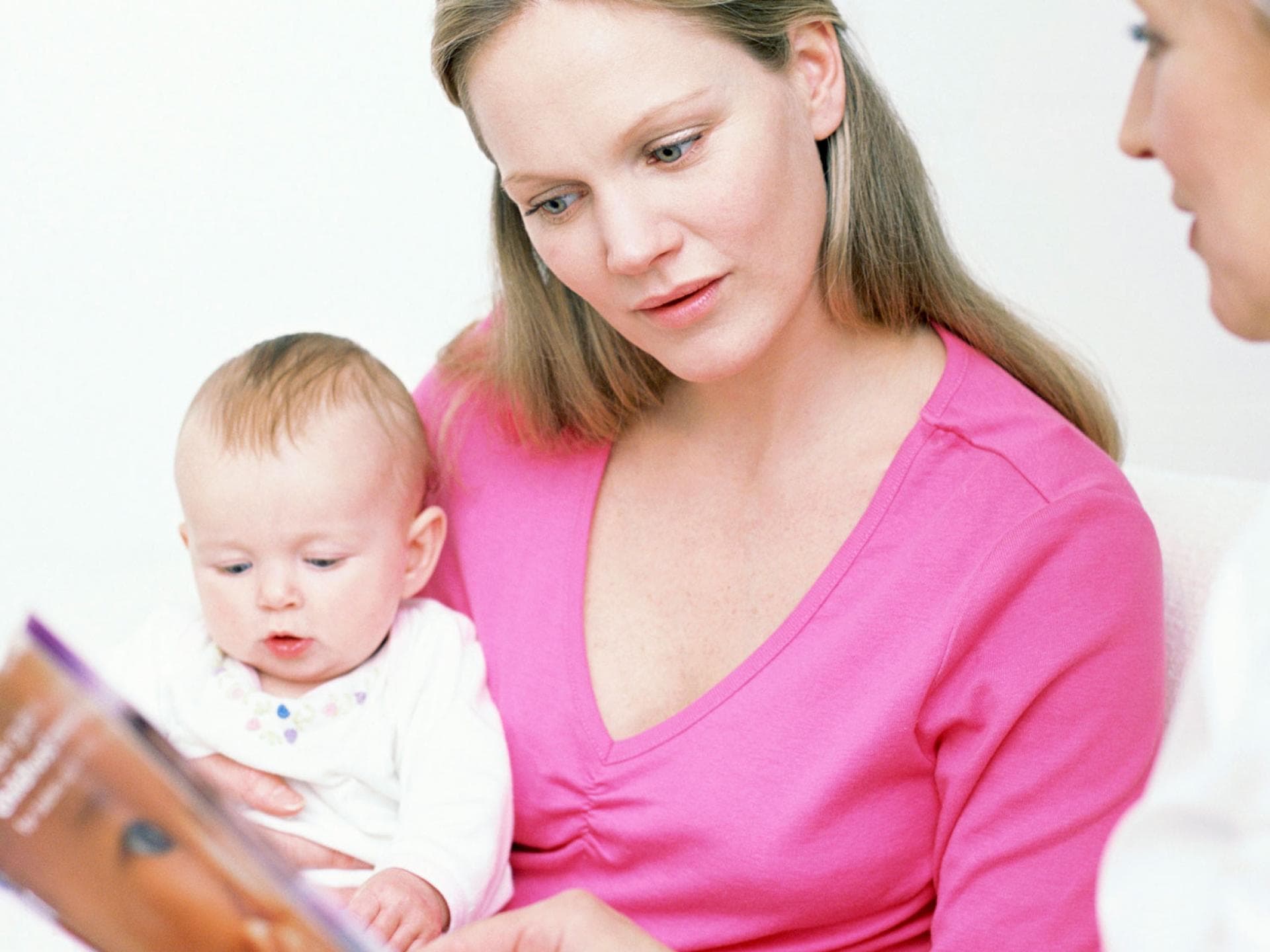 Eine U-Heft-Hülle ist ein schönes Geschenk für werdende Eltern. Das Heft wird in der Kindheit regelmäßig vom Kinderarzt oder von der Kinderärztin ausgefüllt.