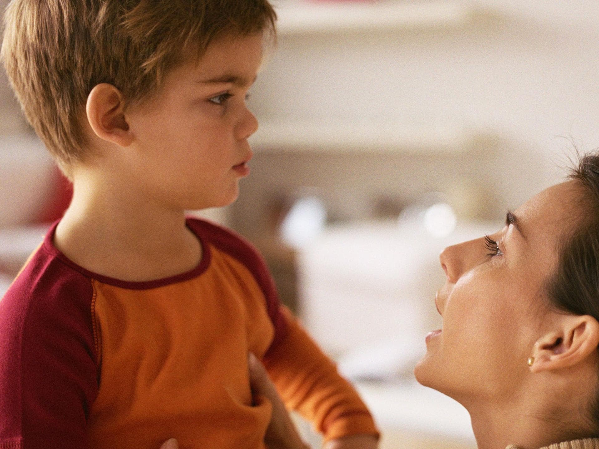 Eine autoritäre Erziehung hindert Kinder daran, sich frei zu entfalten.