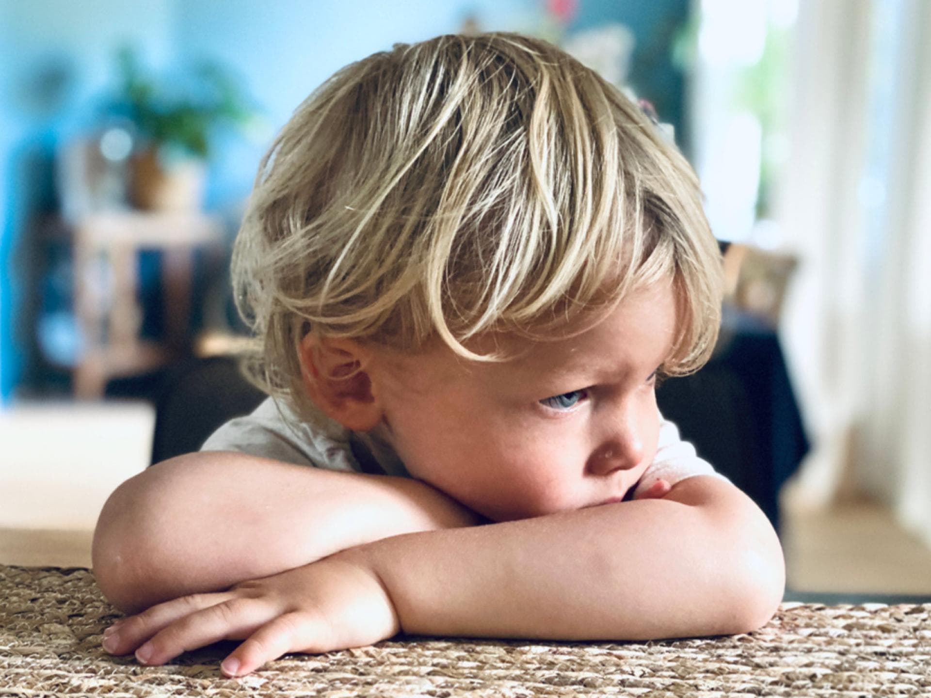 Hochsensible Kinder haben feine Antennen und können sich ins Gefühlsleben ihrer Mitmenschen einfühlen.