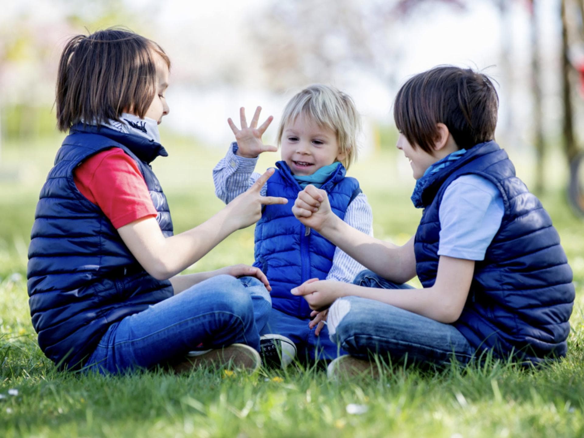 Schnick, Schnack, Schnuck ist ein beliebtes Spiel bei Kindern. Schnick, Schnack, Schnuck ist ein beliebtes Spiel bei Kindern.