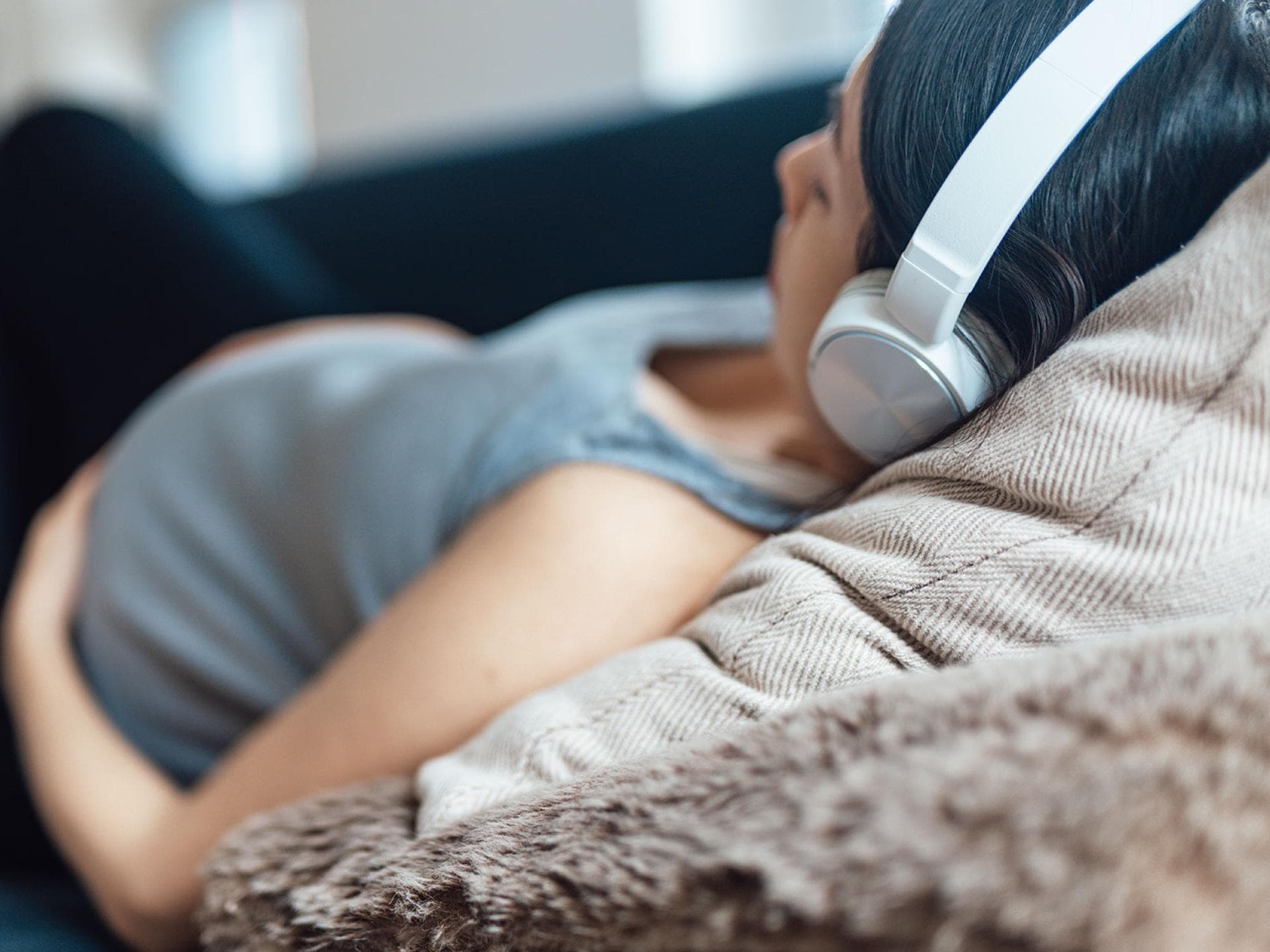 Musik kann die Wehen erleichtern – eine neue Studie zeigt, welche Lieder dafür besonders beliebt sind.