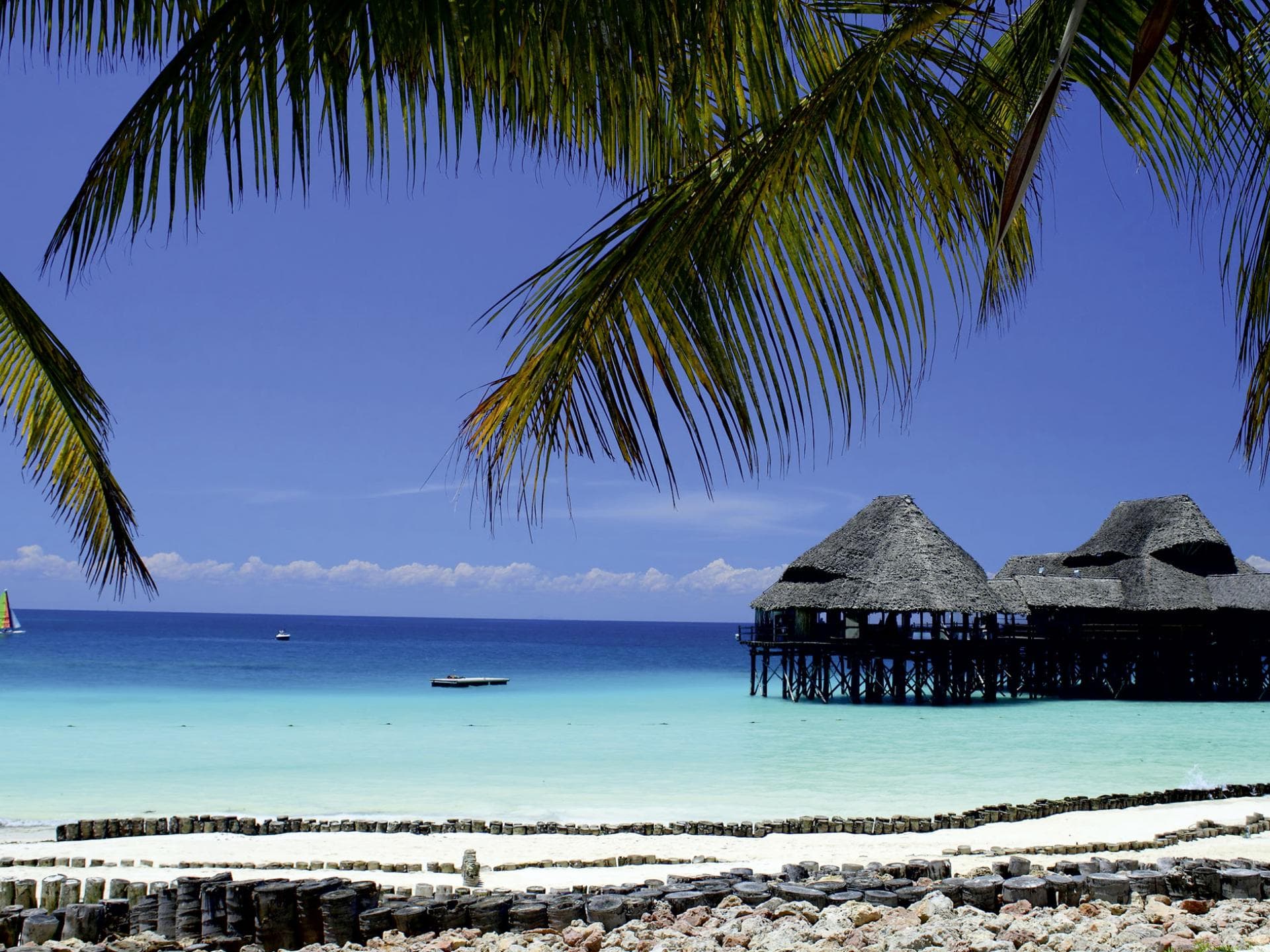 Einer der vielen Bilderbuchstrände auf Sansibar.